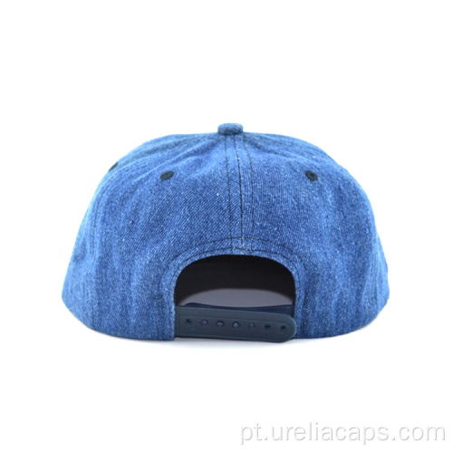 Boné snapback de algodão com etiqueta de couro